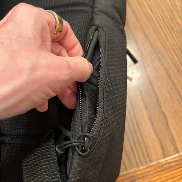 Incase Crosstown Backpack - 20L - Picture 7 of 9